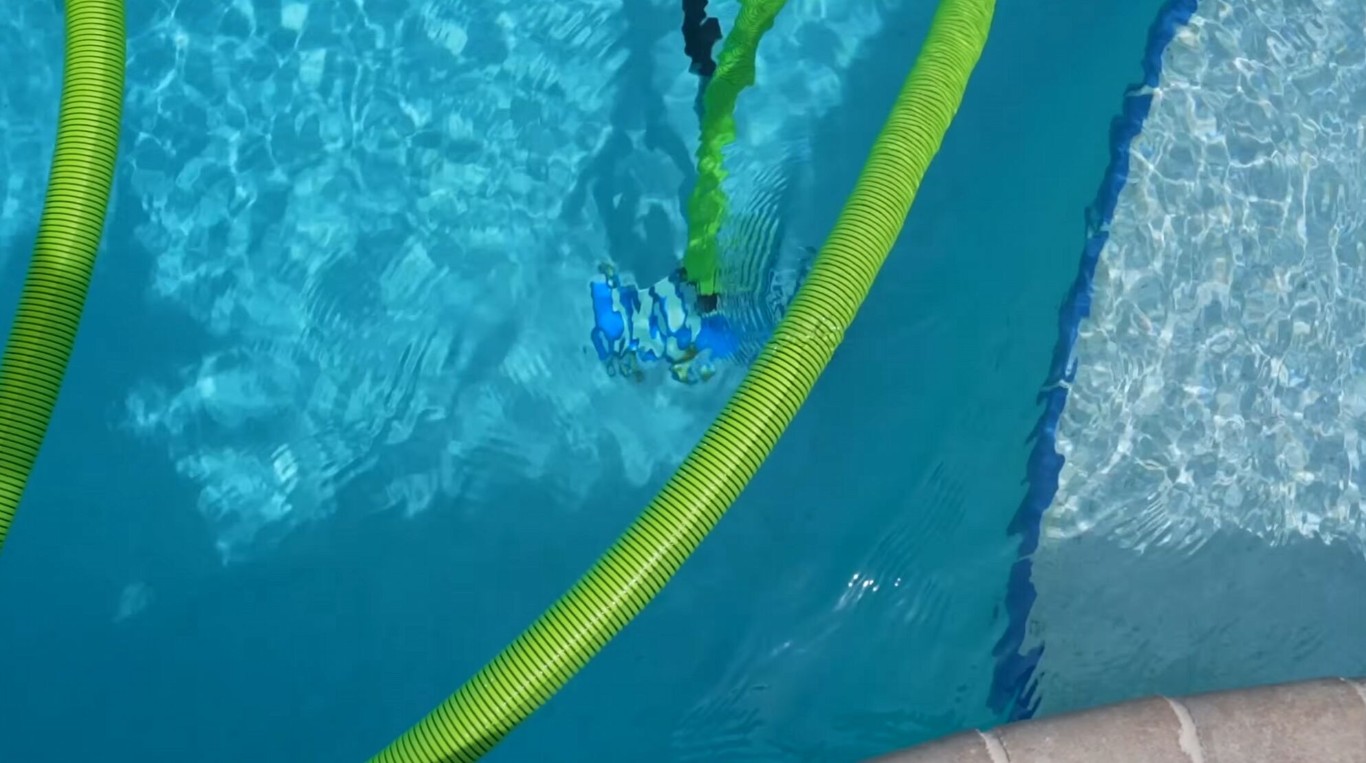 Green pool algae treatment and removal in Newport Beach, CA